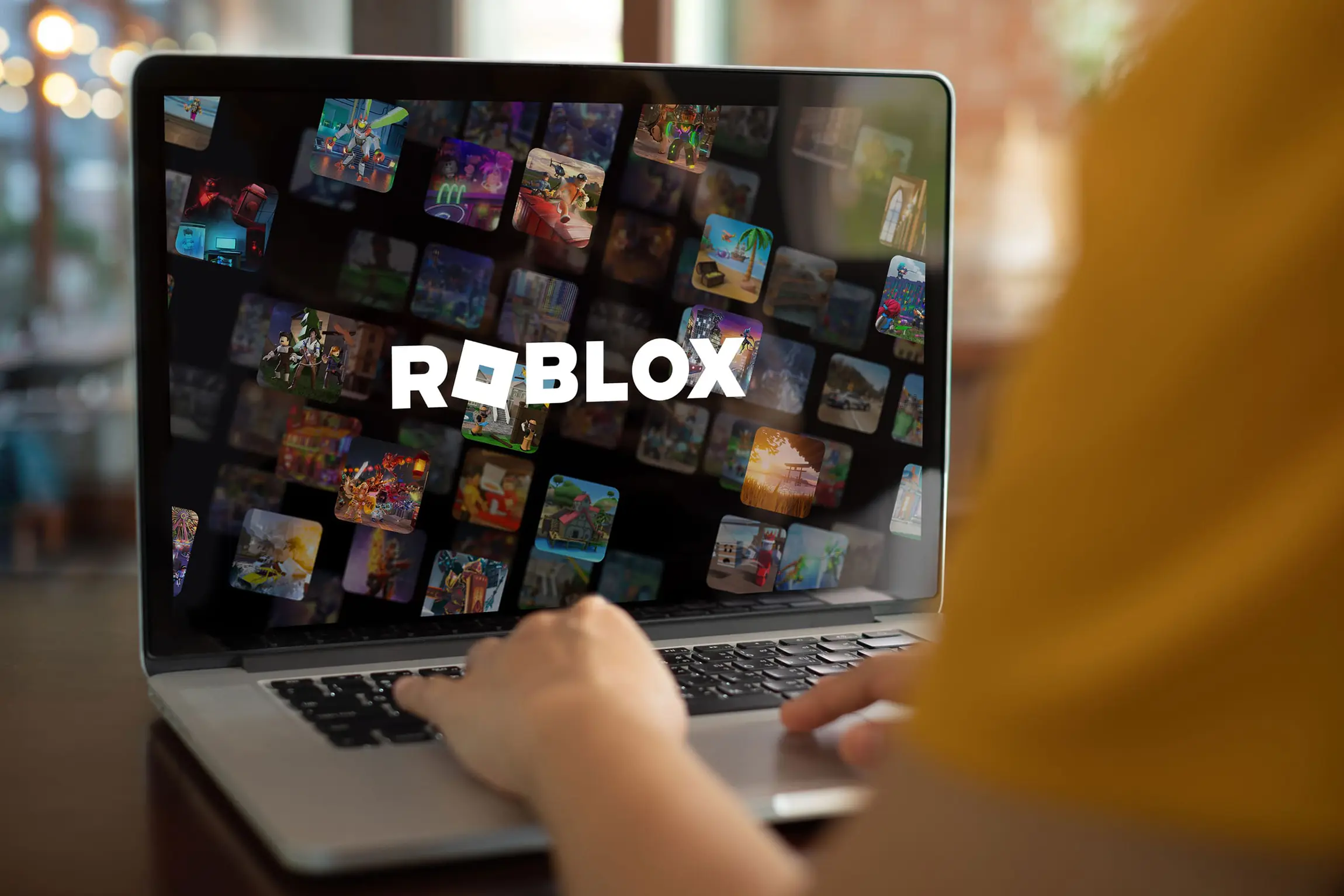 Roblox browser game running on a laptop without desktop app installation
